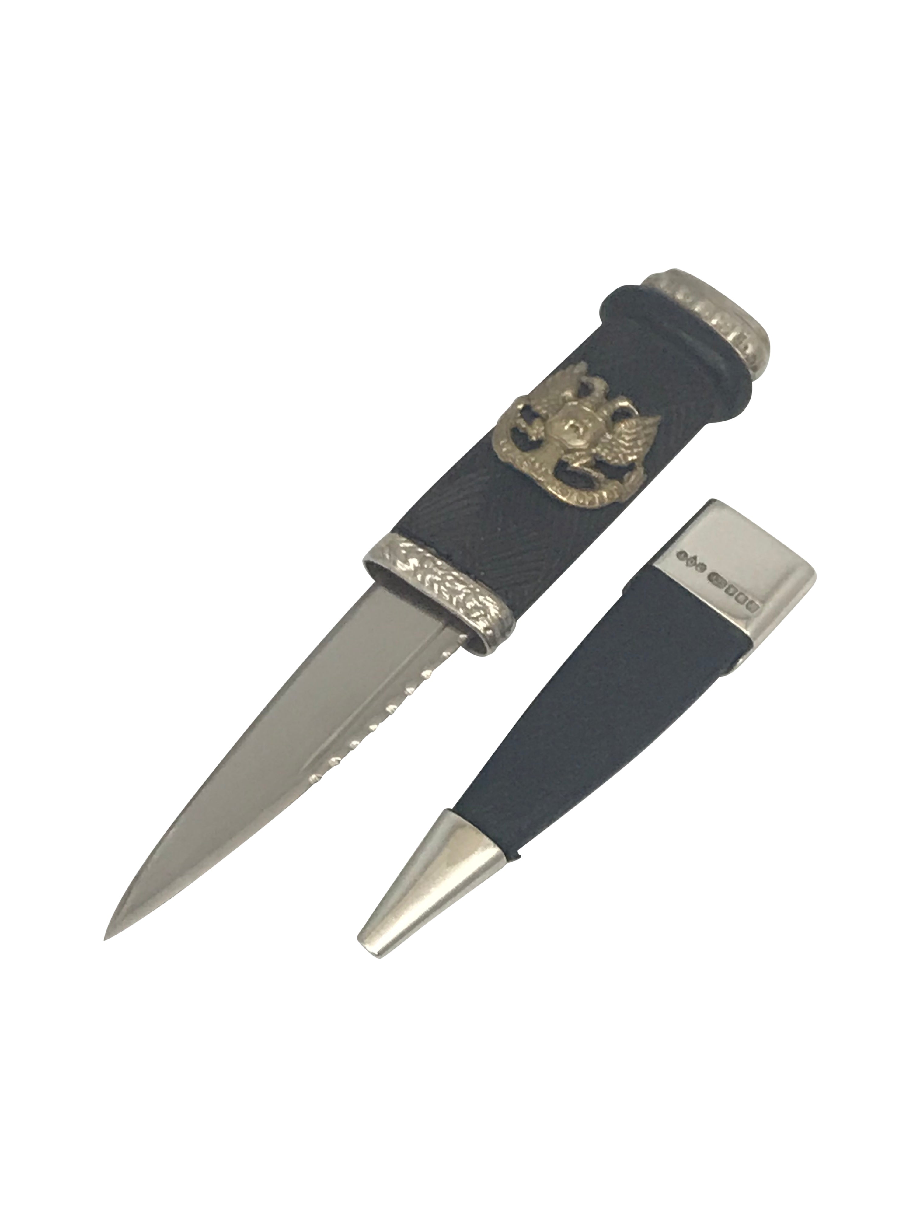 Regimental_Pipe_Band_Sgian_Dubh